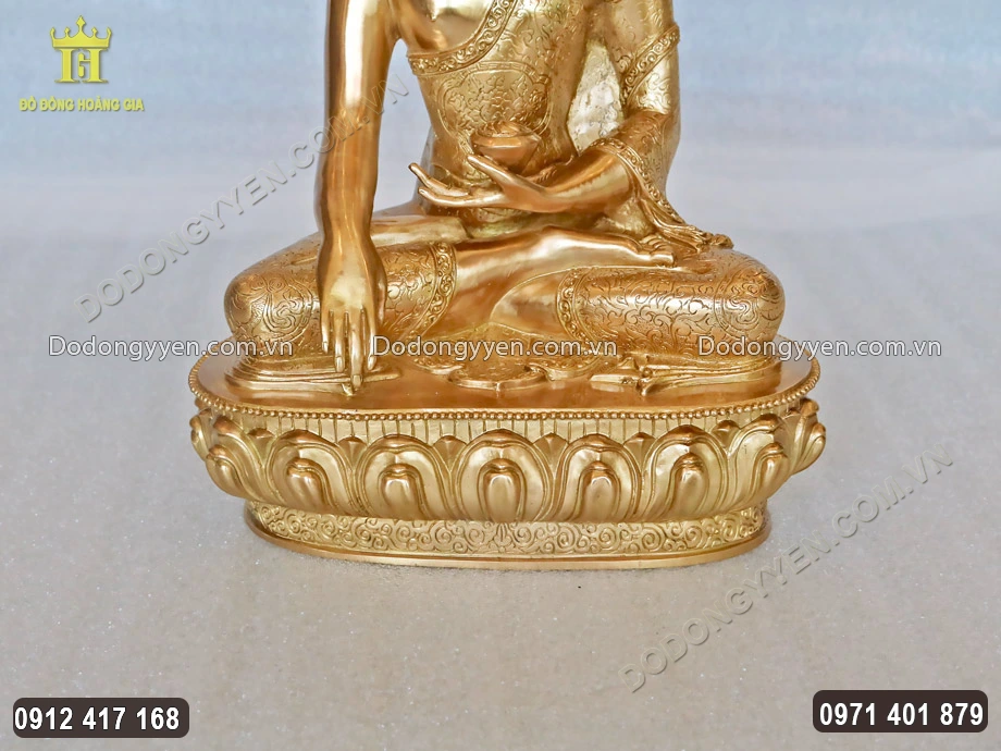 H&igrave;nh ảnh đ&agrave;i sen m&agrave; Ng&agrave;i ngồi